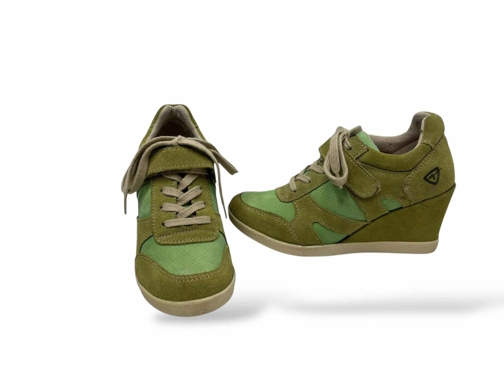 Sneakersy skorzane na koturnie Tamaris  Rozmiar 38